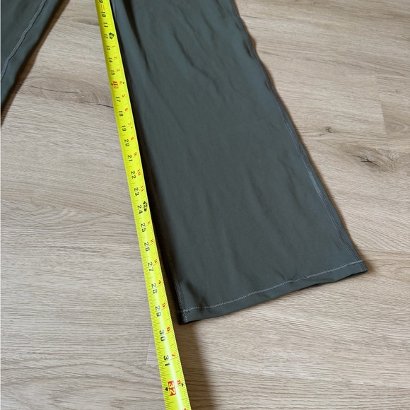 NWOT vuori daily wide leg leggings - Picture 3 of 4